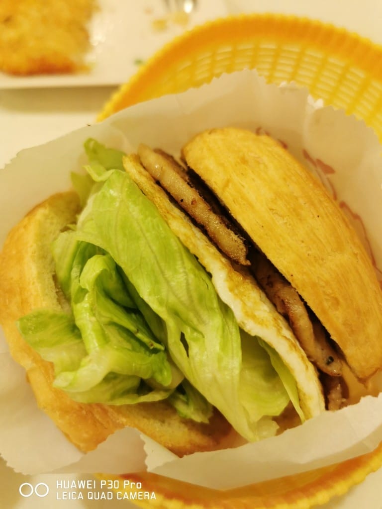 【新莊早餐】62早餐屋，菜單選擇多元，餐點可口的美味早餐，大推限量厚蛋餅