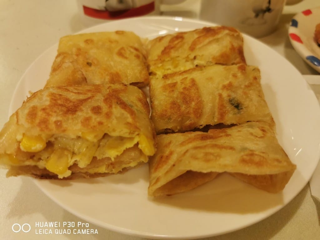 【新莊早餐】62早餐屋，菜單選擇多元，餐點可口的美味早餐，大推限量厚蛋餅