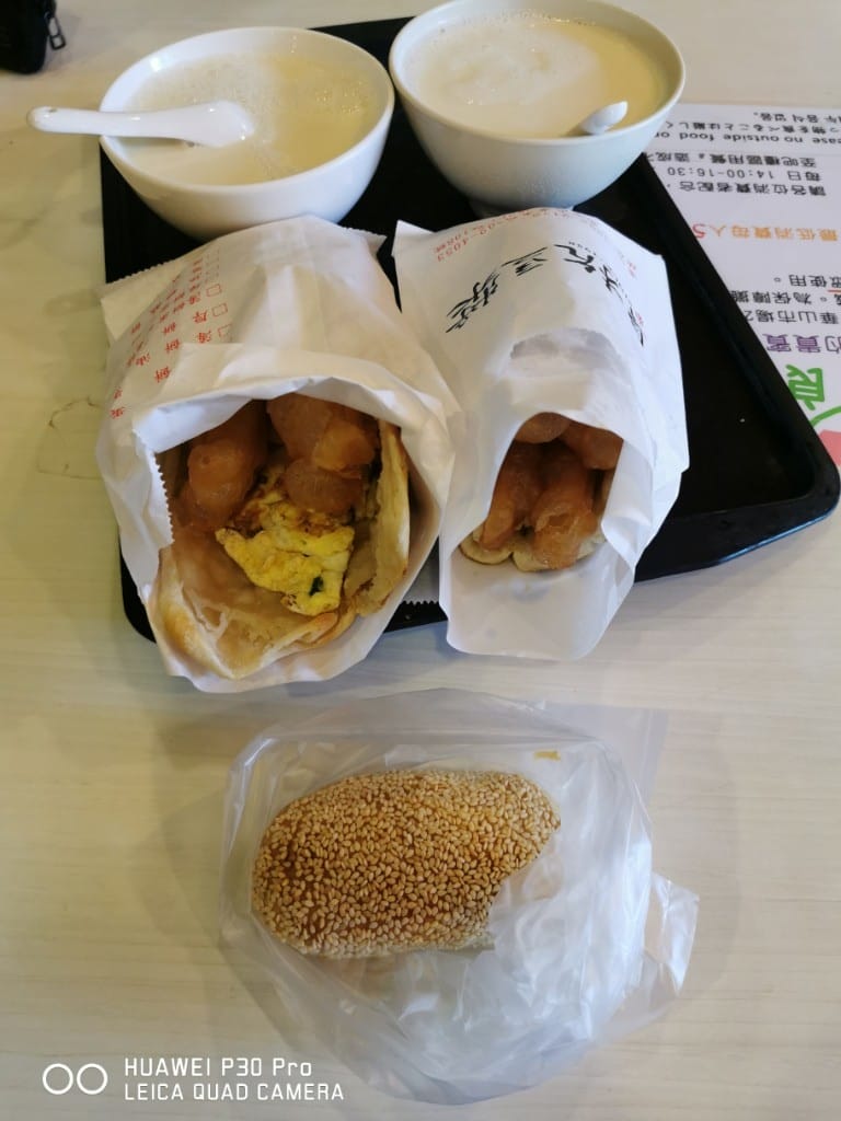 【台北美食】阜杭豆漿，台北十大必吃早餐，2018 2019米其林必比登推廌觀光客必吃的美味現做燒餅豆漿