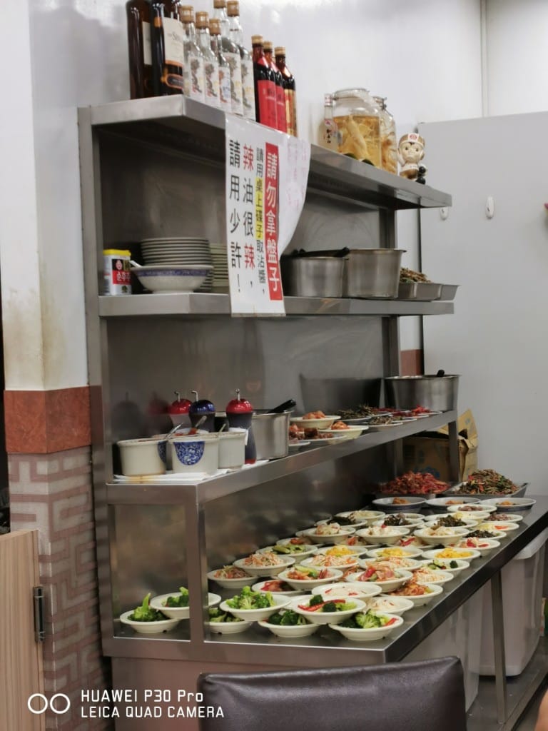 【台北美食】 老牌山東水餃大王，山東燒雞和煎餃好棒棒
