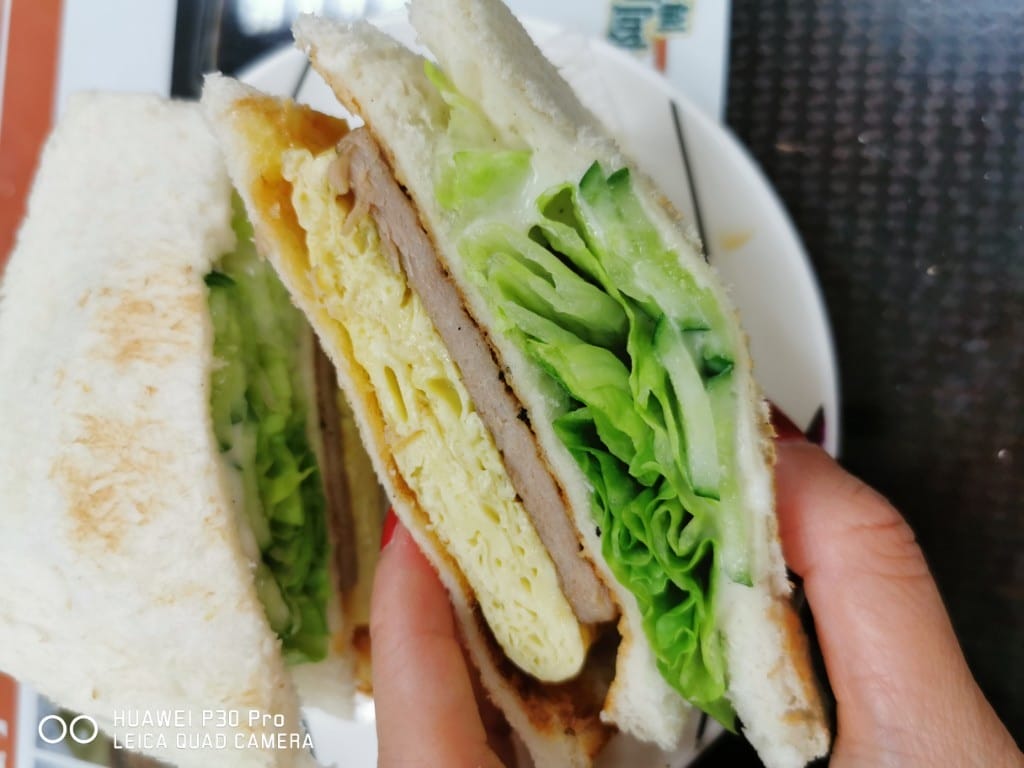 【蘆洲早午餐】阿良博士碳烤三明治,現點現做的美味碳烤吐司,也有各種麵食早午餐 - 第4張圖 【蘆洲早午餐】阿良博士碳烤三明治,現點現做的美味碳烤吐司,也有各種麵食早午餐