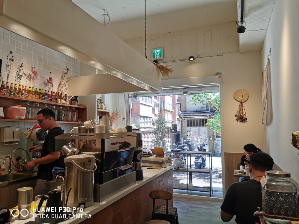 【新莊咖啡】有點胖咖啡，巷弄內的文青咖啡館，有鬆餅甜點也有輕食哦！