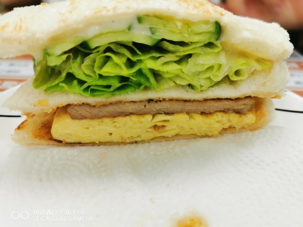 【蘆洲早午餐】阿良博士碳烤三明治,現點現做的美味碳烤吐司,也有各種麵食早午餐 - 第3張圖 【蘆洲早午餐】阿良博士碳烤三明治,現點現做的美味碳烤吐司,也有各種麵食早午餐