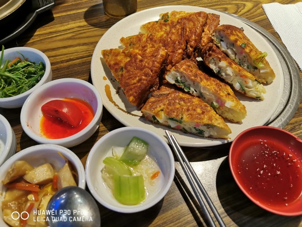 【新莊美食】韓味軒韓國料理，豐富小菜吃到飽，餐點選擇多元，價格實惠的韓式料理餐廳