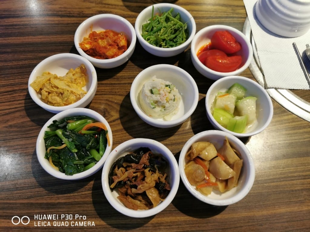 【新莊美食】韓味軒韓國料理，豐富小菜吃到飽，餐點選擇多元，價格實惠的韓式料理餐廳