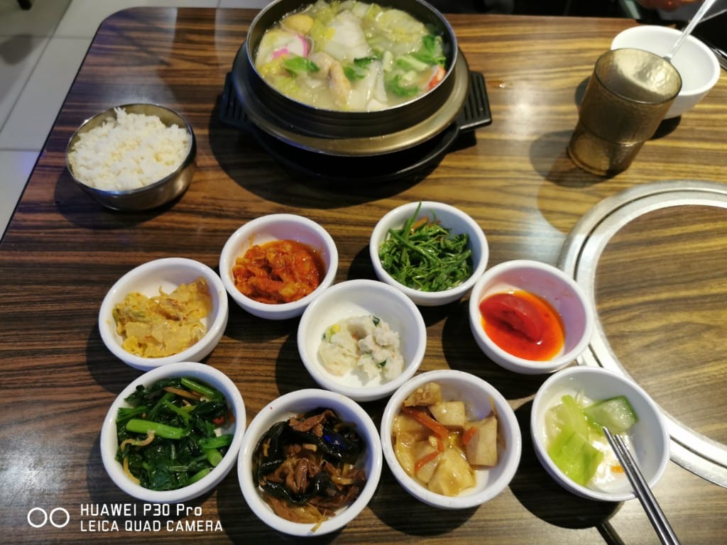 【新莊美食】韓味軒韓國料理，豐富小菜吃到飽，餐點選擇多元，價格實惠的韓式料理餐廳