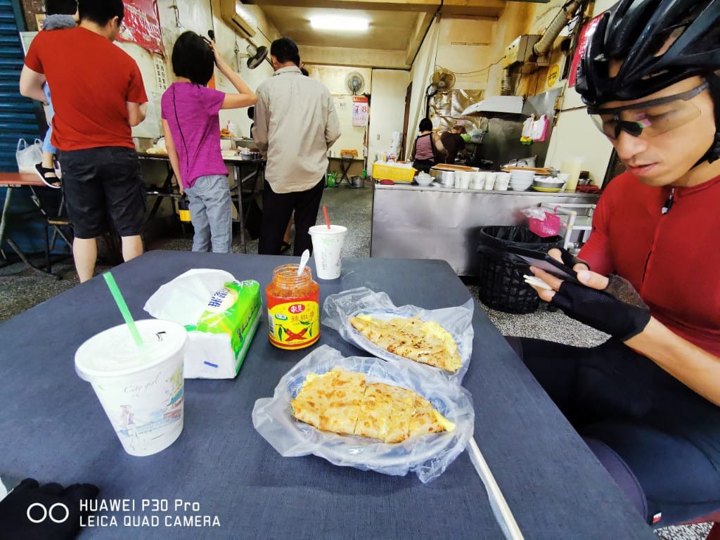 【士林美食】至誠豆漿，陽明山腳下有著超級美味的蛋餅及韭菜盒子的老牌豆漿店