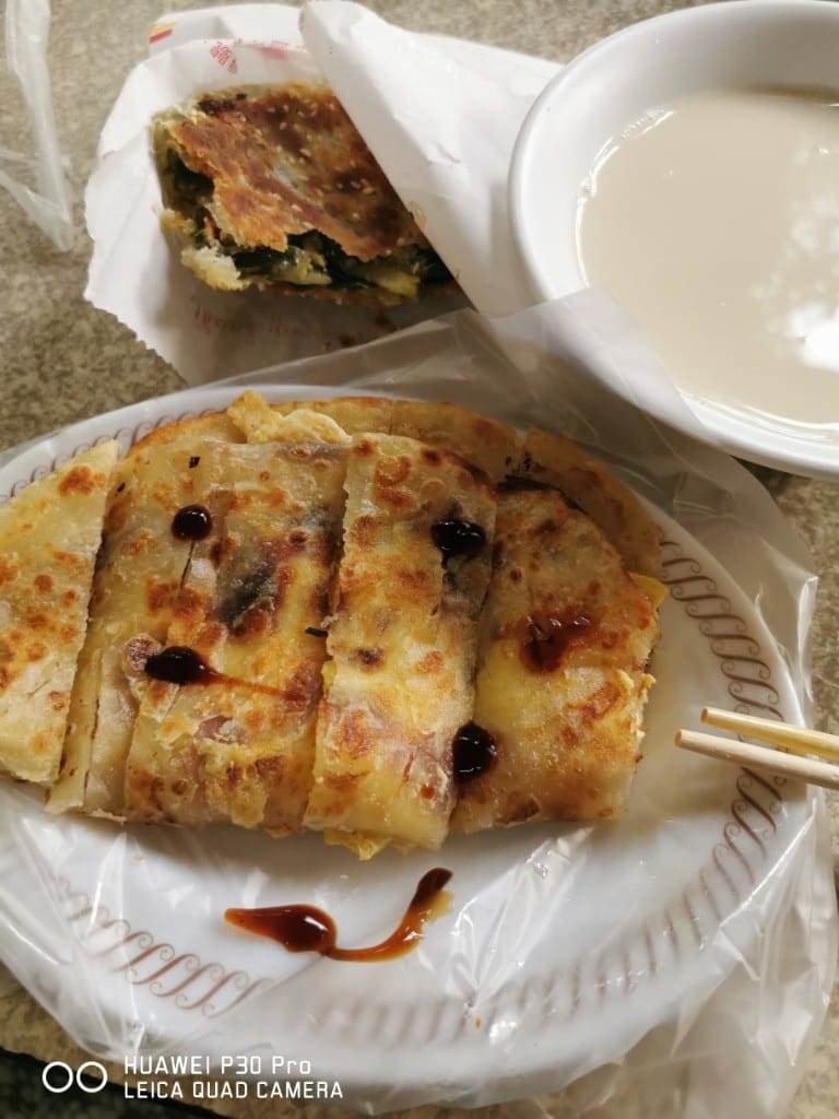 【士林美食】至誠豆漿，陽明山腳下有著超級美味的蛋餅及韭菜盒子的老牌豆漿店