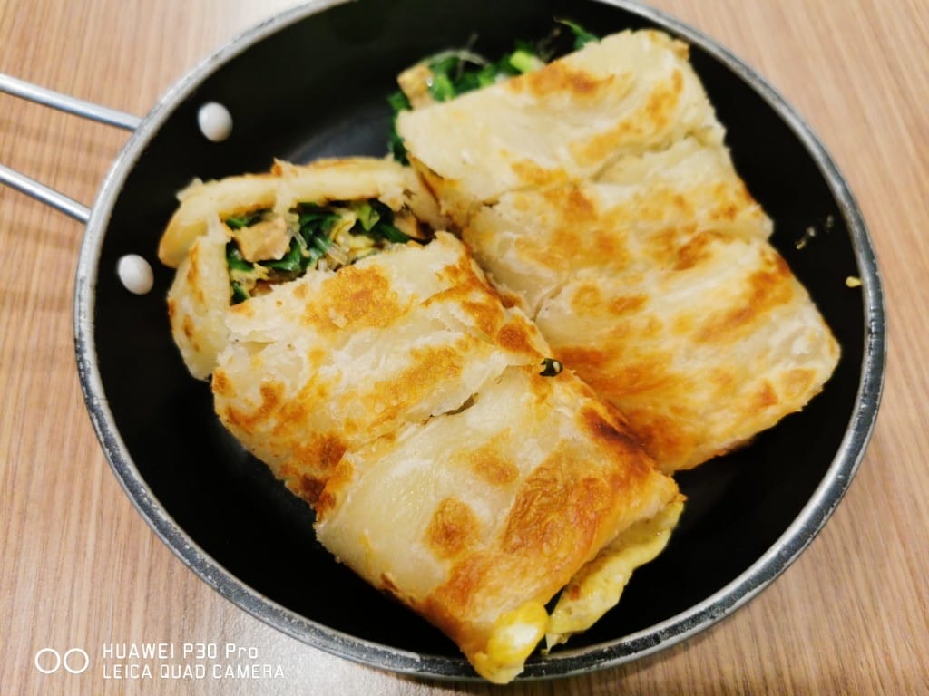 【蘆洲早餐】宏記豆漿,爆漿溏心蛋飯糰,還有包韭菜盒的美味蛋餅,自製燒餅韭菜盒子 - 第9張圖 【蘆洲早餐】宏記豆漿,爆漿溏心蛋飯糰,還有包韭菜盒的美味蛋餅,自製燒餅韭菜盒子