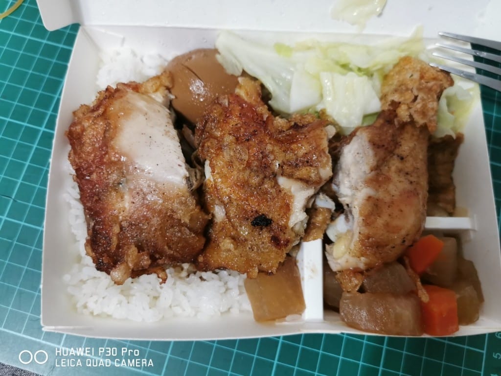 【士林美食】圓環滷肉飯，用餐時間常常大排長龍的美味雞腿便當，滷蛋竟然只要5元耶！