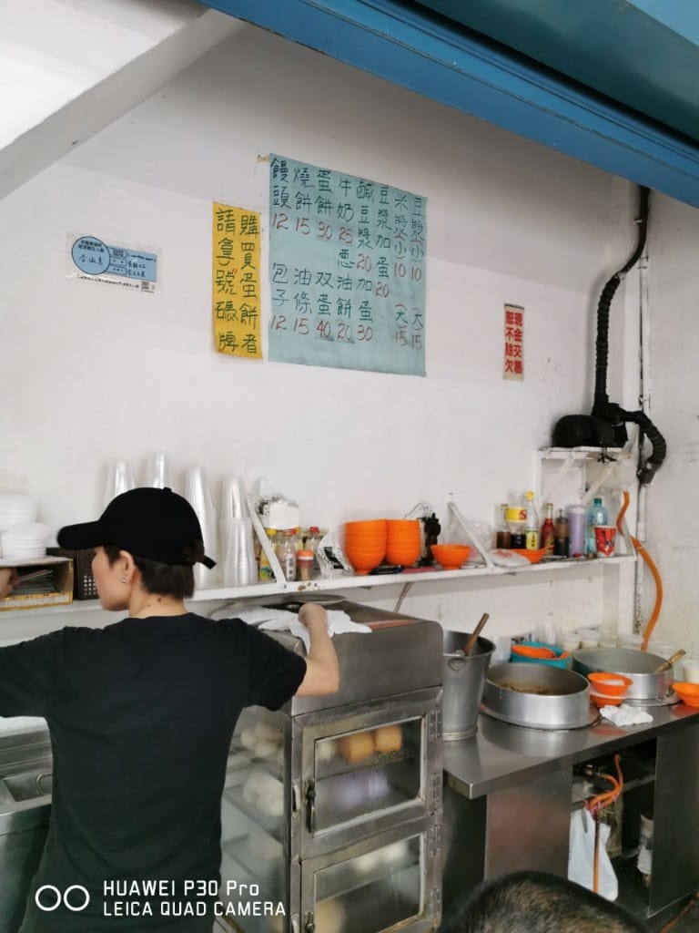 【三重美食】三重蛋餅大王，好驚豔的雙蛋蛋餅，豆漿竟然只要十元