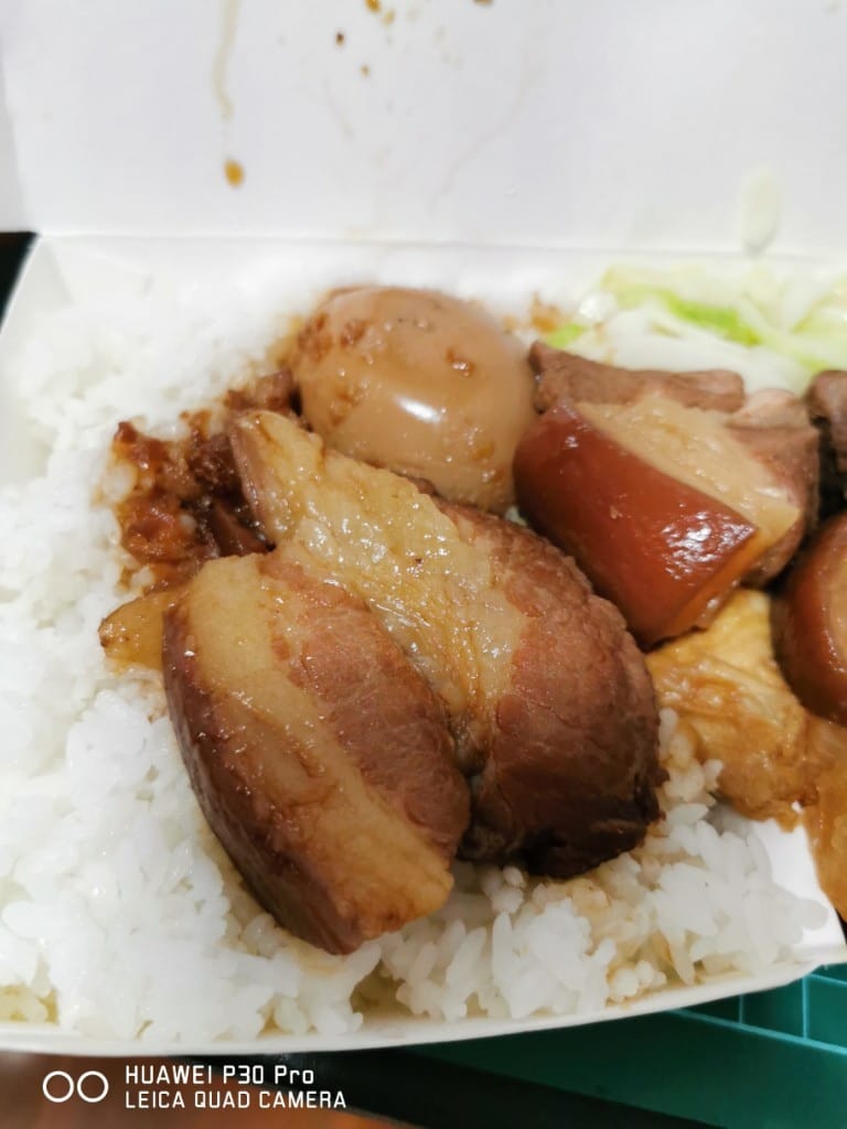【士林美食】圓環滷肉飯，用餐時間常常大排長龍的美味雞腿便當，滷蛋竟然只要5元耶！