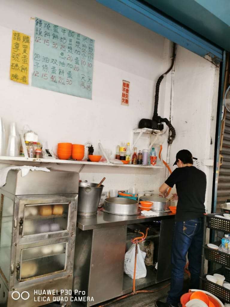 【三重美食】三重蛋餅大王，好驚豔的雙蛋蛋餅，豆漿竟然只要十元