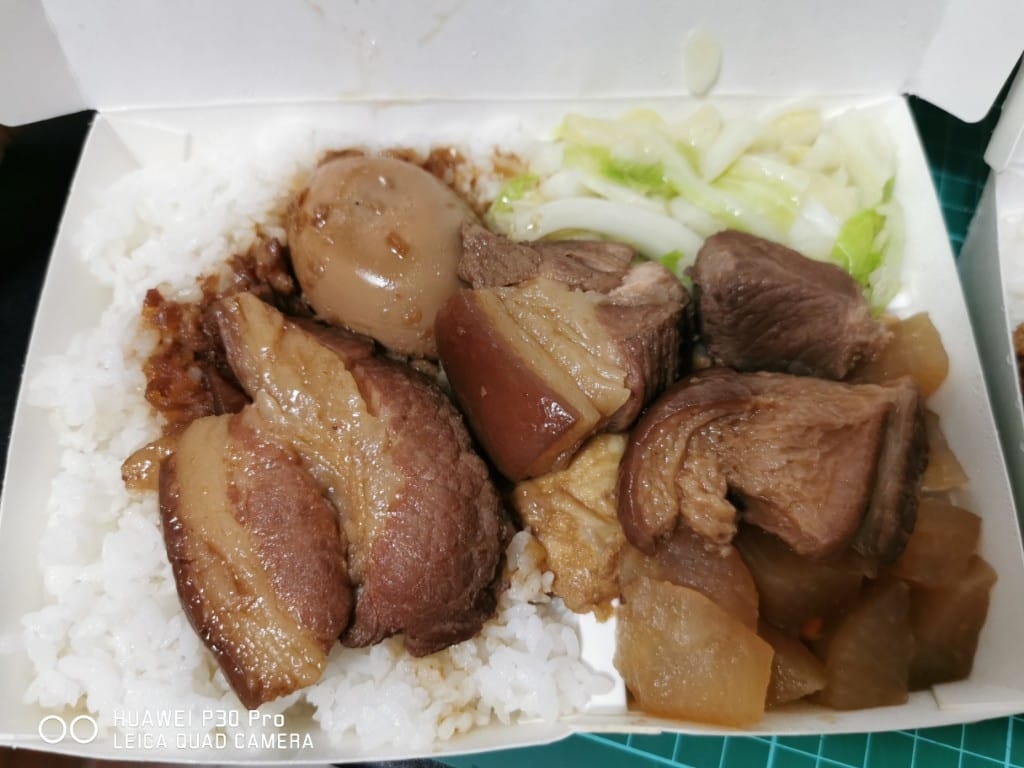 【士林美食】圓環滷肉飯，用餐時間常常大排長龍的美味雞腿便當，滷蛋竟然只要5元耶！
