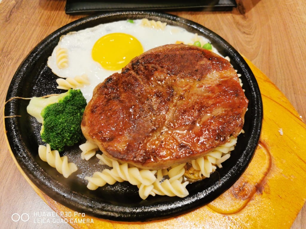 【士林美食】爭厚厚切牛排，CP值超高的原塊牛排