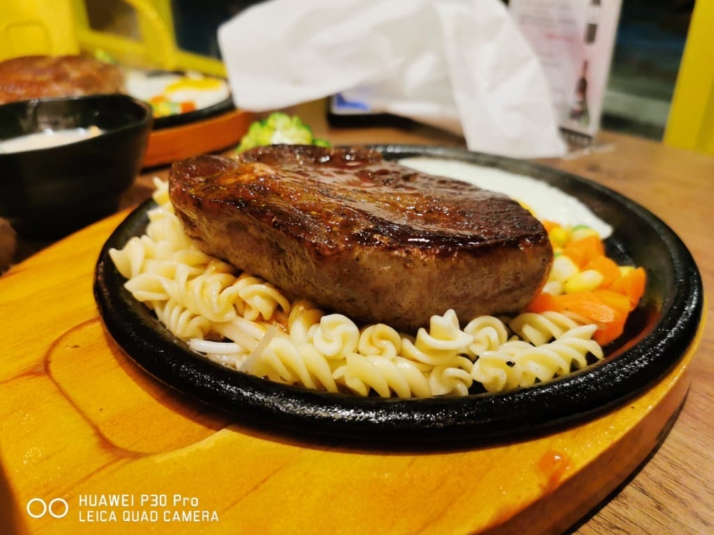 【士林美食】爭厚厚切牛排，CP值超高的原塊牛排