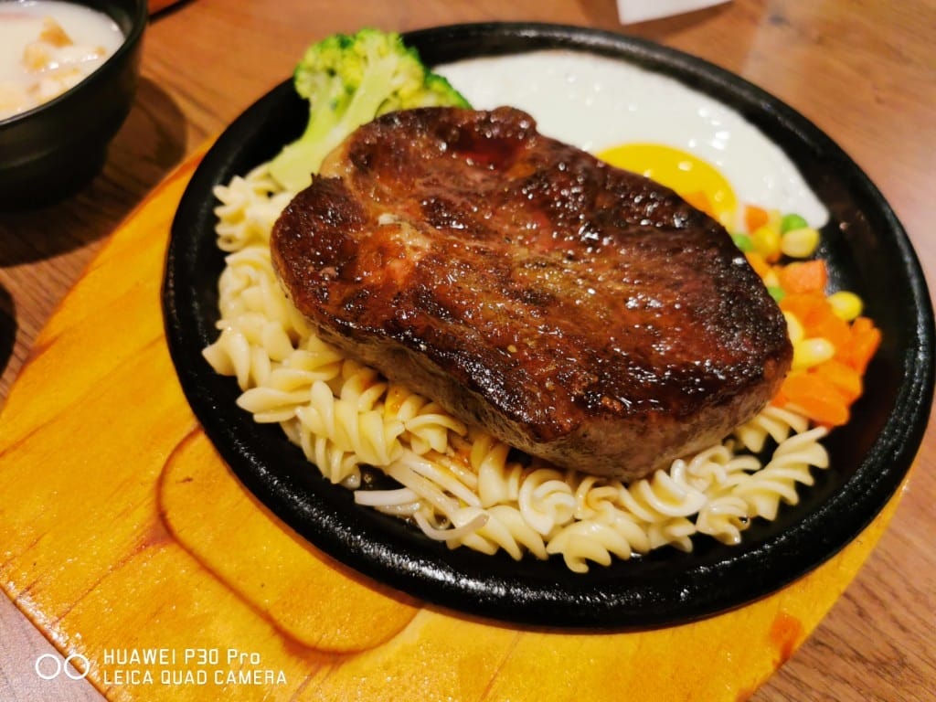 【士林美食】爭厚厚切牛排，CP值超高的原塊牛排