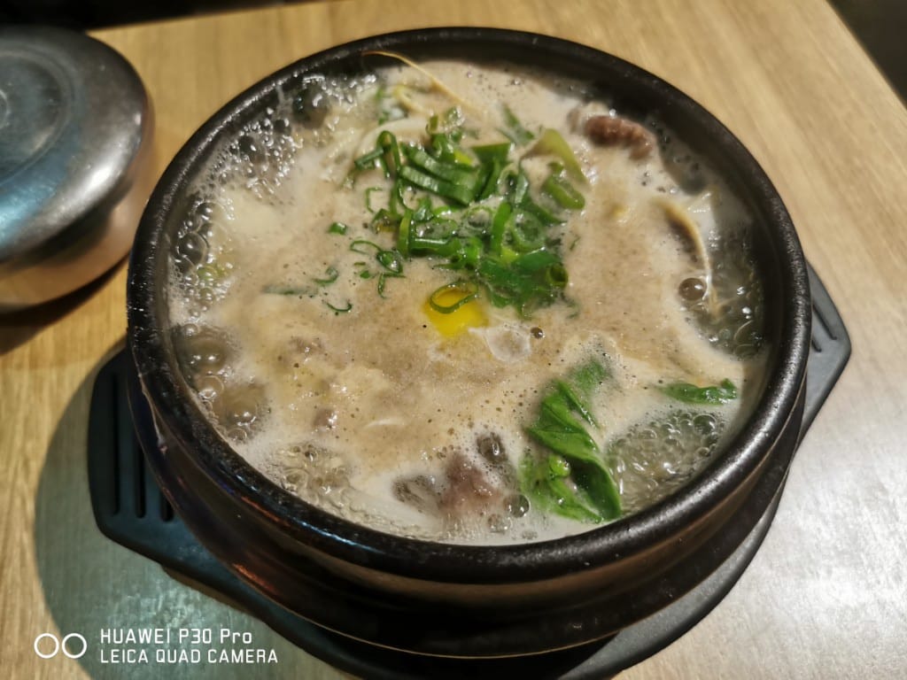 【台北美食】 九尾韓國豆腐煲，東區巷弄內的平價美味韓式料理，小菜吃到飽哦