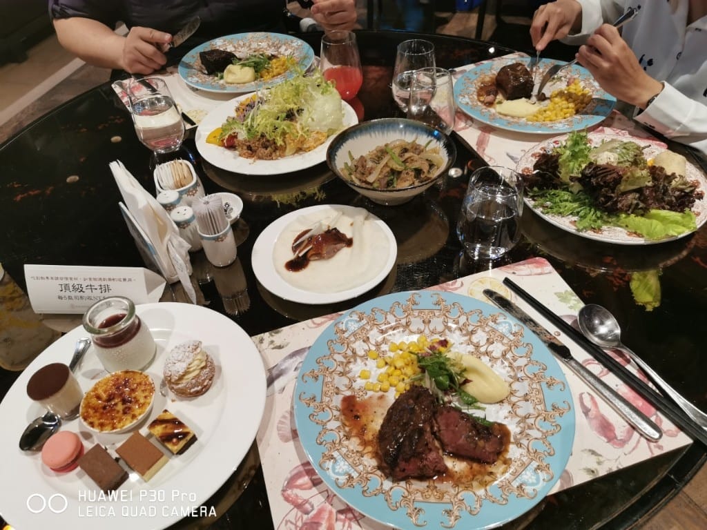 【台北美食】 君品雲軒西餐廳，頂級美國牛排吃到飽只要980＋10%