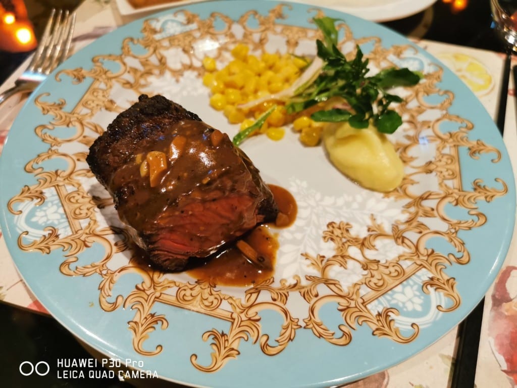 【台北美食】 君品雲軒西餐廳，頂級美國牛排吃到飽只要980＋10%