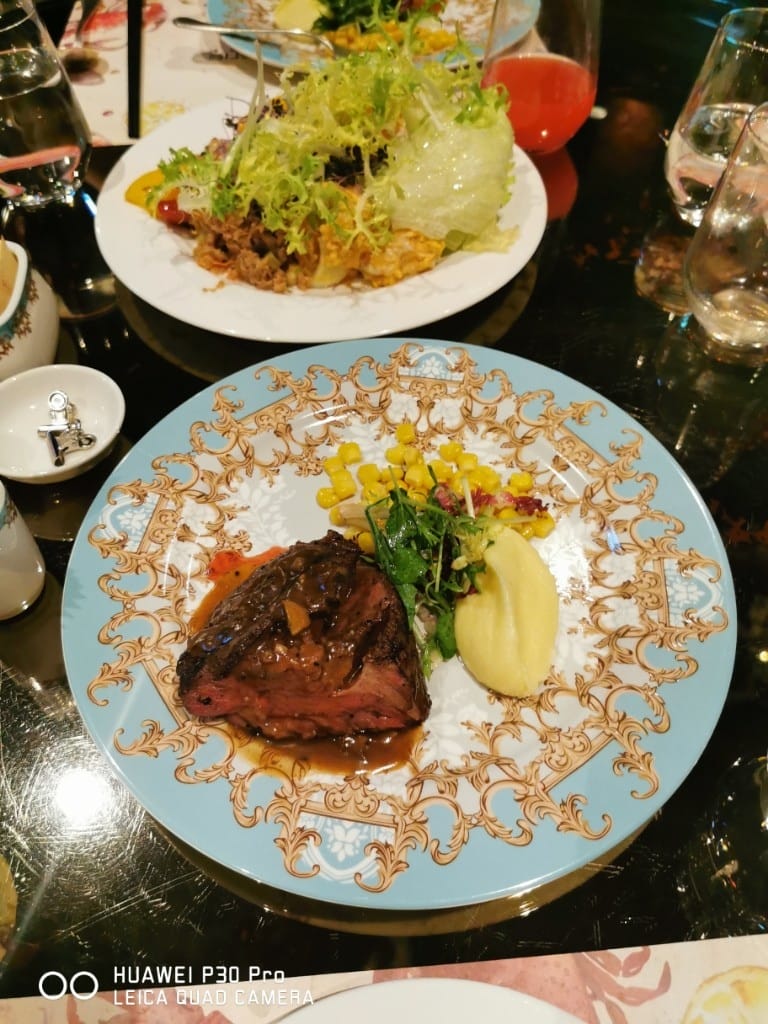 【台北美食】 君品雲軒西餐廳，頂級美國牛排吃到飽只要980＋10%