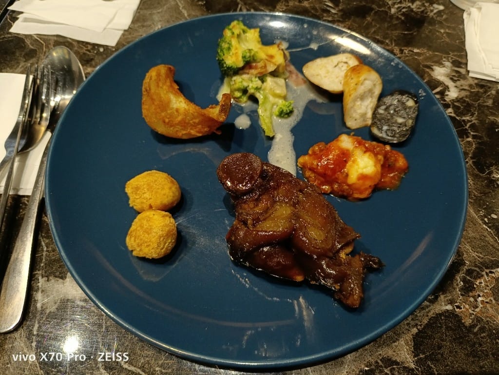 【台北美食】 肉肉遇到麵，只能說是一場悲劇的午餐吃到飽