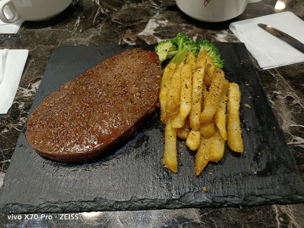 【台北美食】 肉肉遇到麵，只能說是一場悲劇的午餐吃到飽