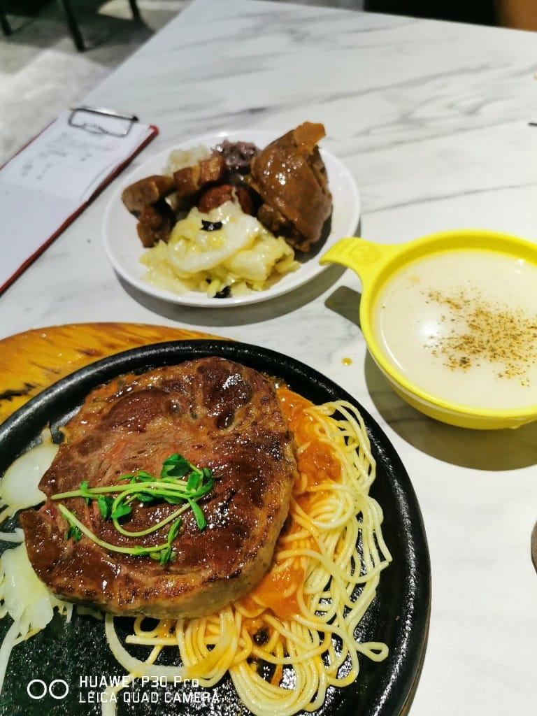 【中和美食】 我家牛排中和店1&2訪，找不到比這裡更超值的平價牛排百匯了