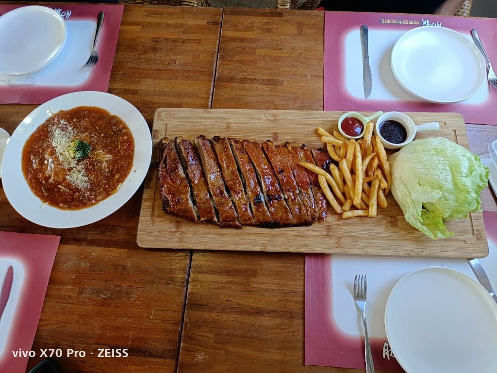 【新北美食】 肋霸美式豬肋排，霸氣十足又美味的豬肋排