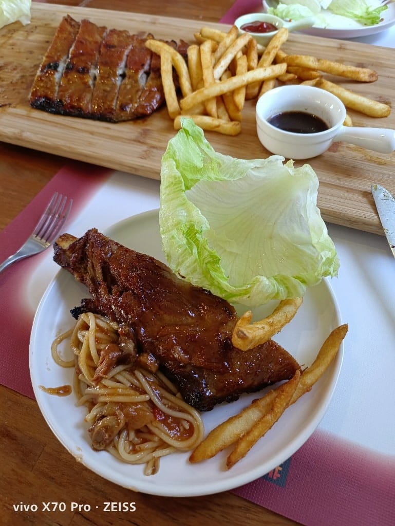 【新北美食】 肋霸美式豬肋排，霸氣十足又美味的豬肋排