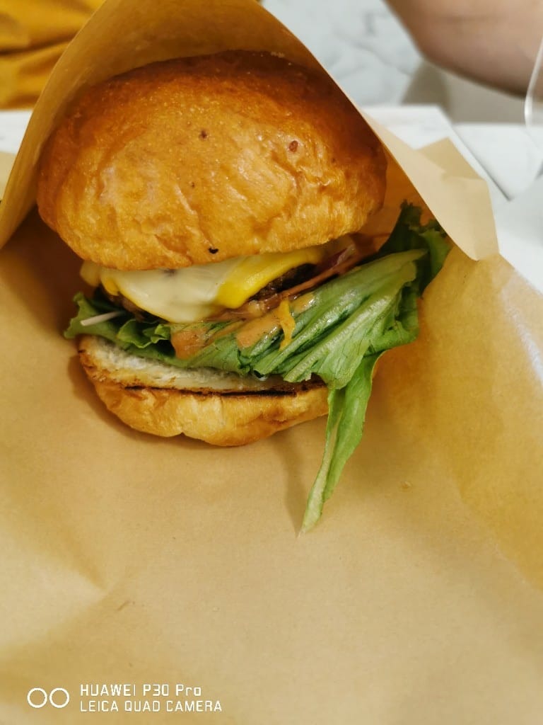 【台北美食】 HOKA CAFE，讓人念念不忘平價又美味的漢堡