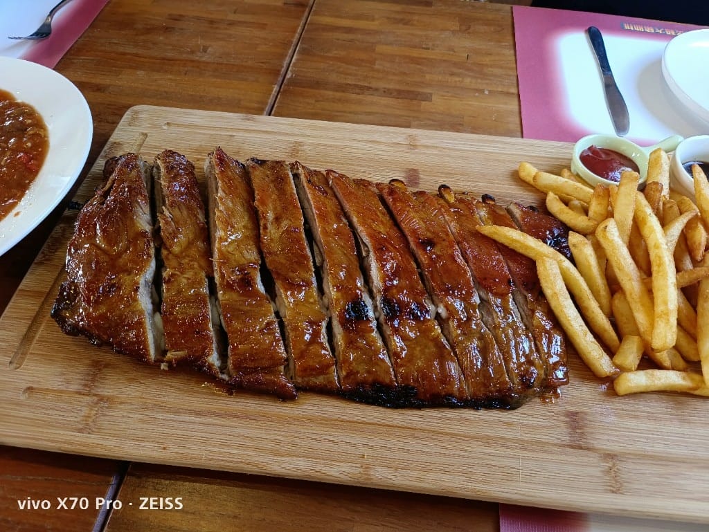【新北美食】 肋霸美式豬肋排，霸氣十足又美味的豬肋排