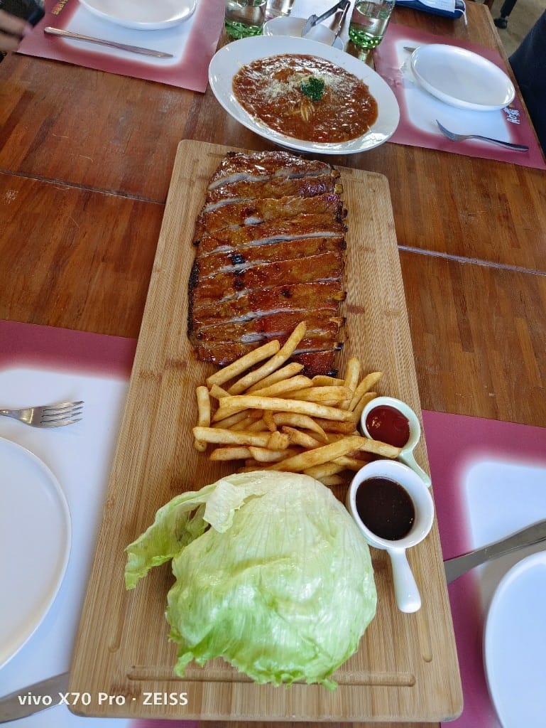 【新北美食】 肋霸美式豬肋排，霸氣十足又美味的豬肋排