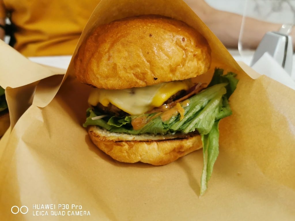 【台北美食】 HOKA CAFE，讓人念念不忘平價又美味的漢堡
