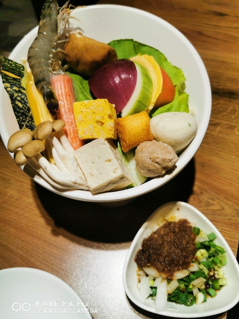【新莊美食】 樂崎火鍋，海鮮肉品都很棒的平價火鍋店