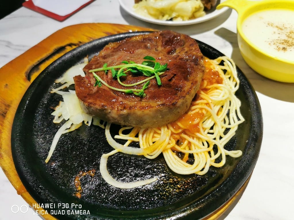 【中和美食】 我家牛排中和店1&2訪，找不到比這裡更超值的平價牛排百匯了
