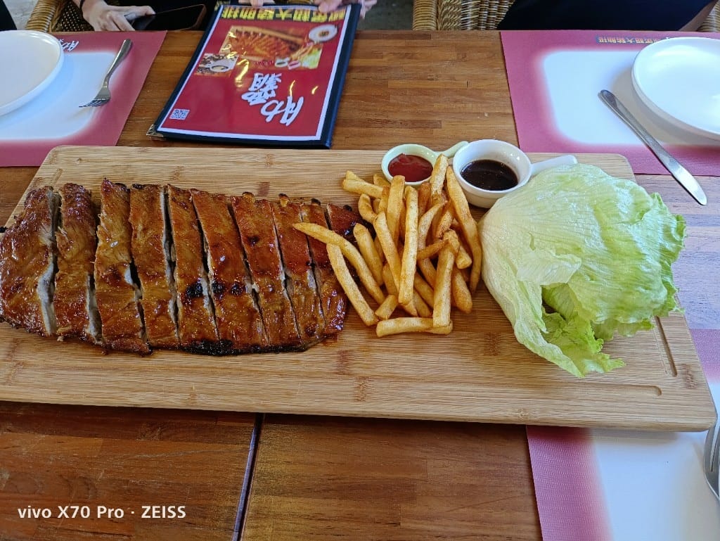 【新北美食】 肋霸美式豬肋排，霸氣十足又美味的豬肋排