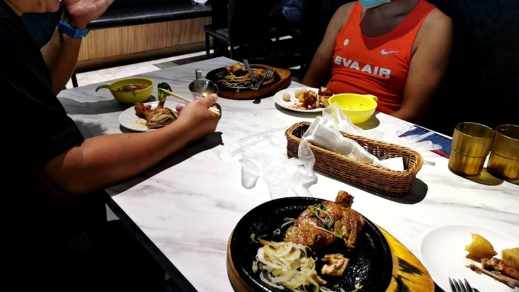 【中和美食】 我家牛排中和店1&2訪，找不到比這裡更超值的平價牛排百匯了