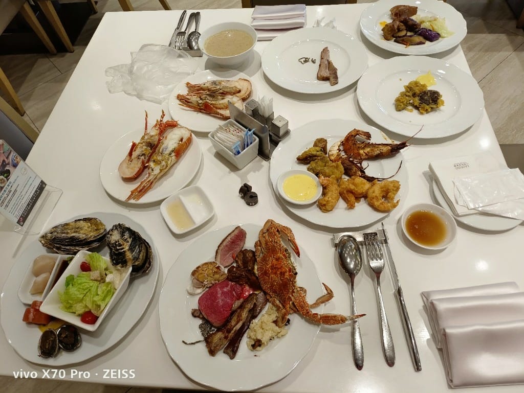 【台北美食】 六福萬怡敘日餐廳,現點現蒸龍蝦吃到飽,假日午晚餐只要5倍券1000+148 - 第2張圖 【台北美食】 六福萬怡敘日餐廳,現點現蒸龍蝦吃到飽,假日午晚餐只要5倍券1000+148