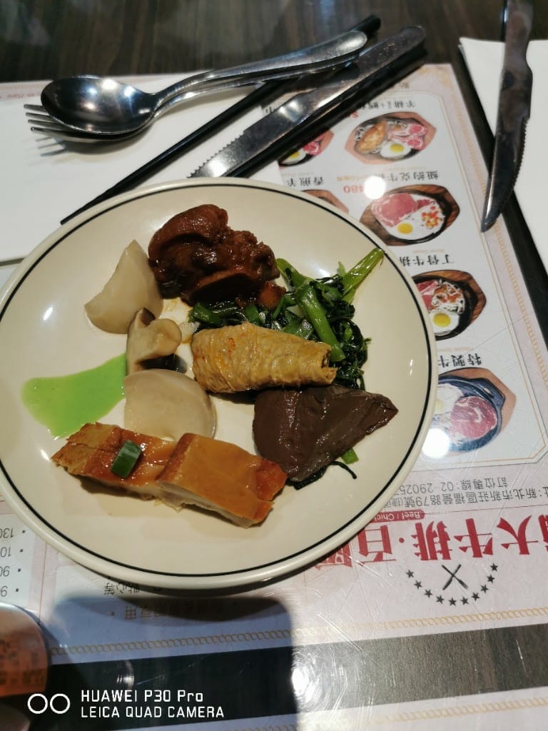 【新莊美食】 輔大牛排百匯，兩個同行一人免費，當然要來試看看