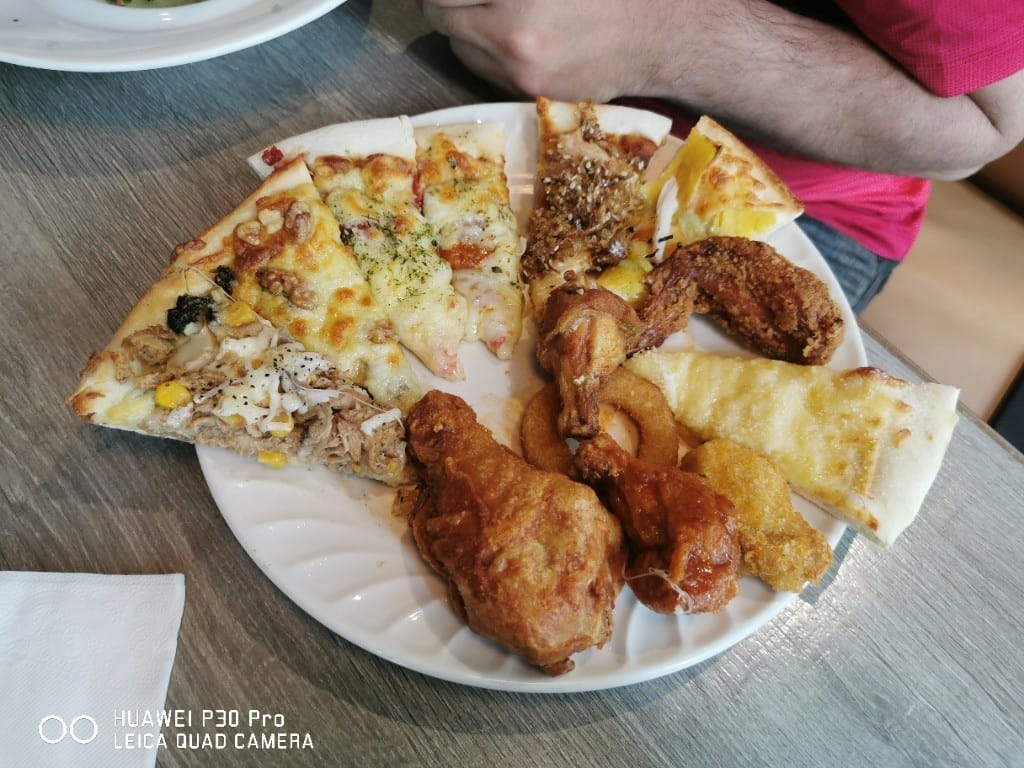 【新莊美食】 鬥牛士義式廚房，美味Pizza和炸物又平價的聚餐好選擇