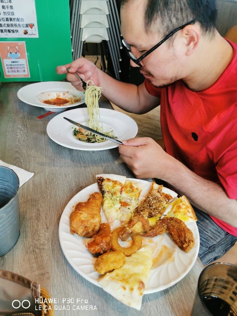 【新莊美食】 鬥牛士義式廚房，美味Pizza和炸物又平價的聚餐好選擇