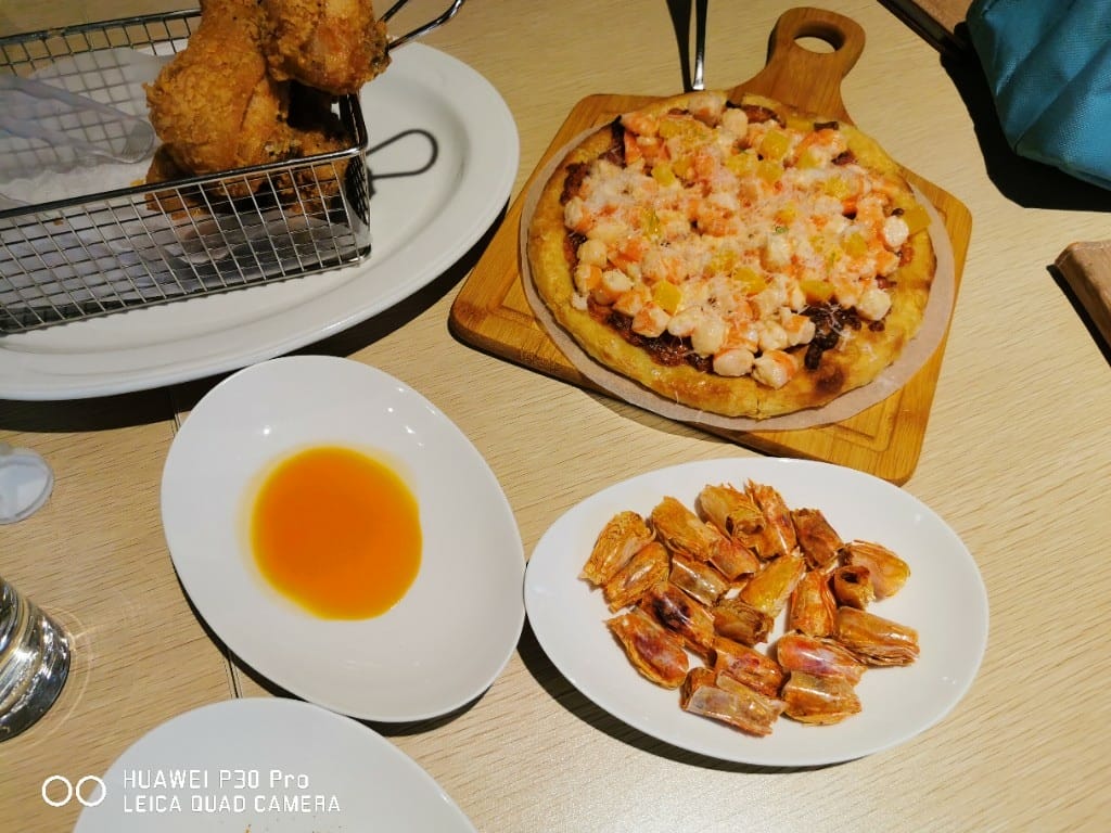 【台北美食】 義大利米蘭手工窯烤披薩，此生吃過用料最實在的鮮蝦披薩