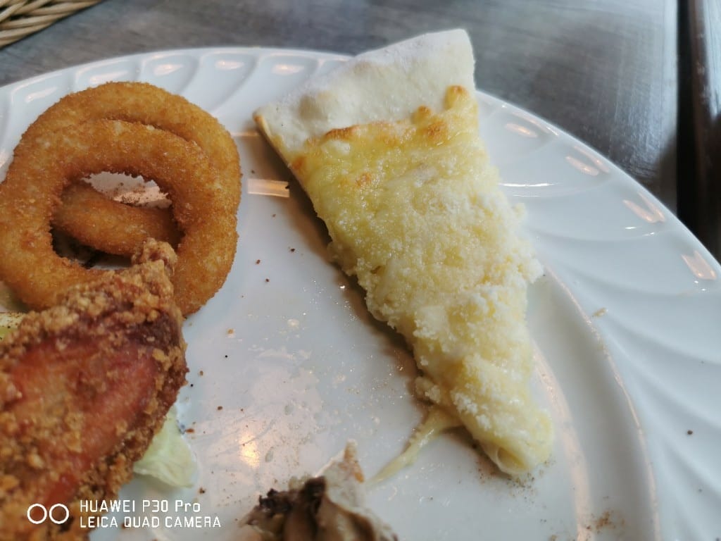 【新莊美食】 鬥牛士義式廚房，美味Pizza和炸物又平價的聚餐好選擇