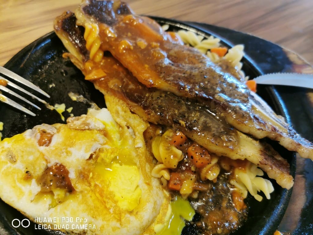 【台北美食】 我家牛排三民店，小巧實惠的牛1
排百匯