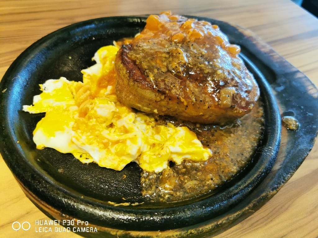 【台北美食】 我家牛排三民店，小巧實惠的牛1
排百匯