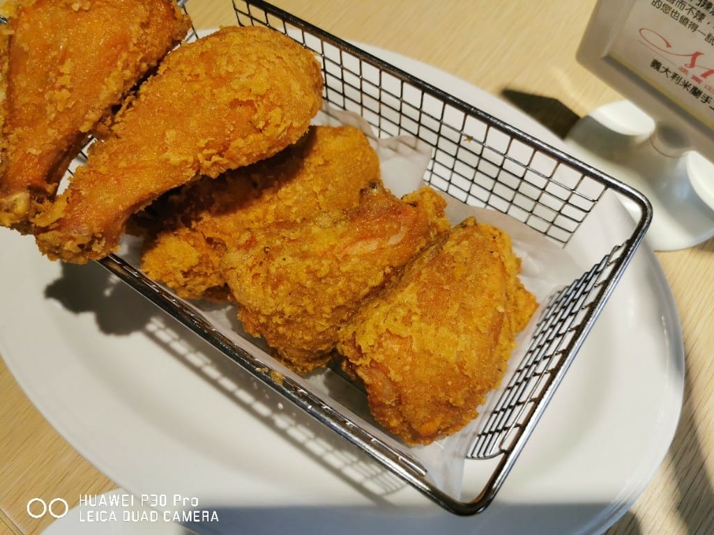 【台北美食】 義大利米蘭手工窯烤披薩，此生吃過用料最實在的鮮蝦披薩