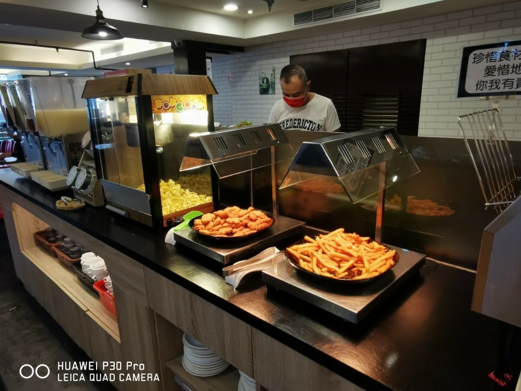 【台北美食】 我家牛排三民店，小巧實惠的牛1
排百匯