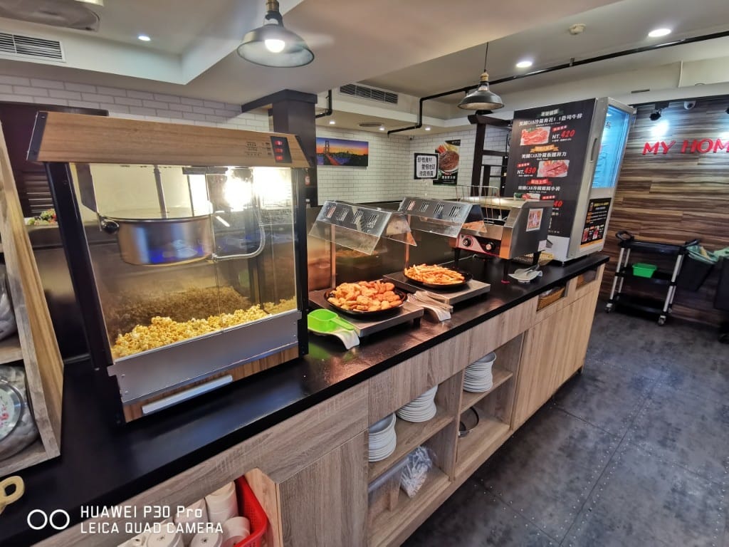 【台北美食】 我家牛排三民店，小巧實惠的牛1
排百匯