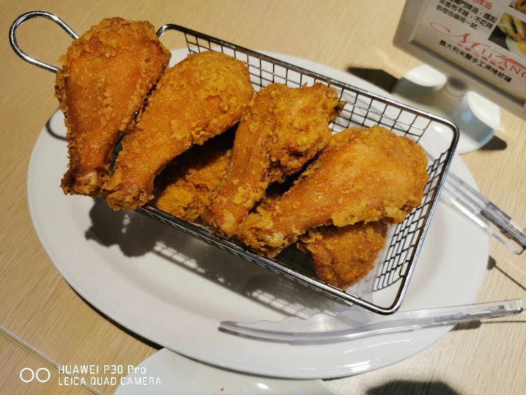 【台北美食】 義大利米蘭手工窯烤披薩，此生吃過用料最實在的鮮蝦披薩